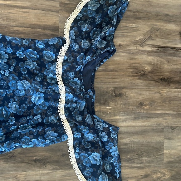 Vintage Blue Dress with White Lace Trim - Picture 3 of 4